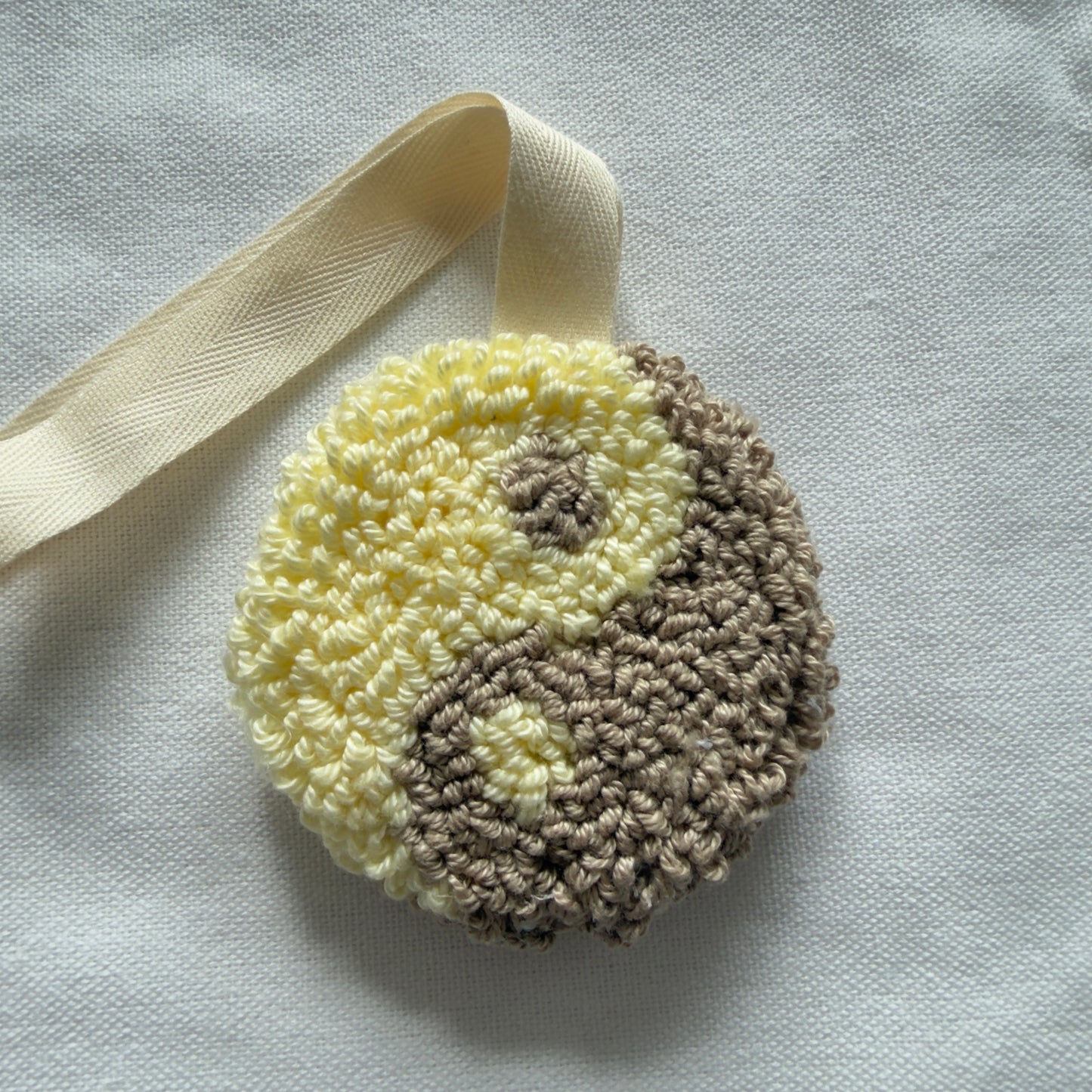Ying Yang Speenhanger Sample