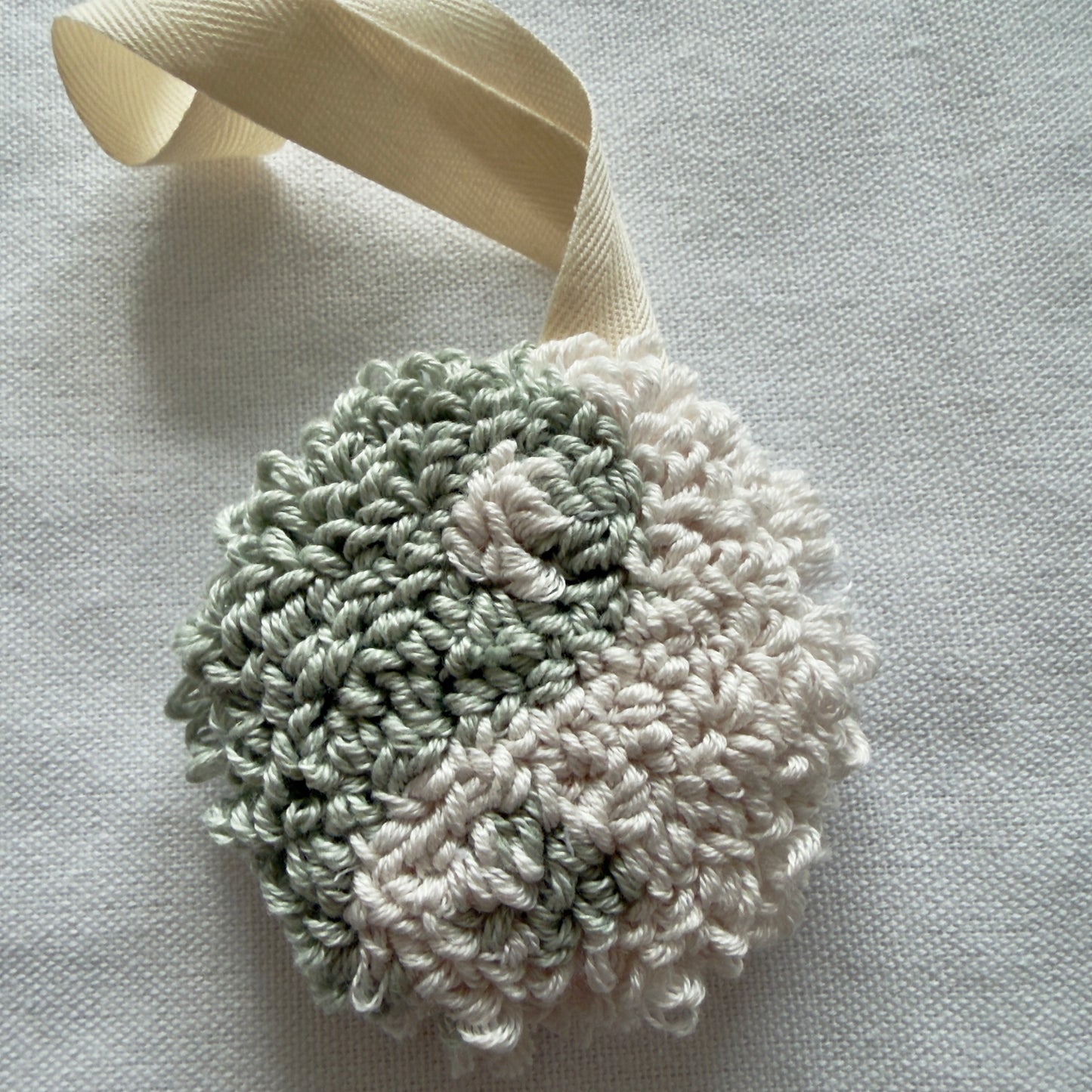 Ying Yang Speenhanger Sample