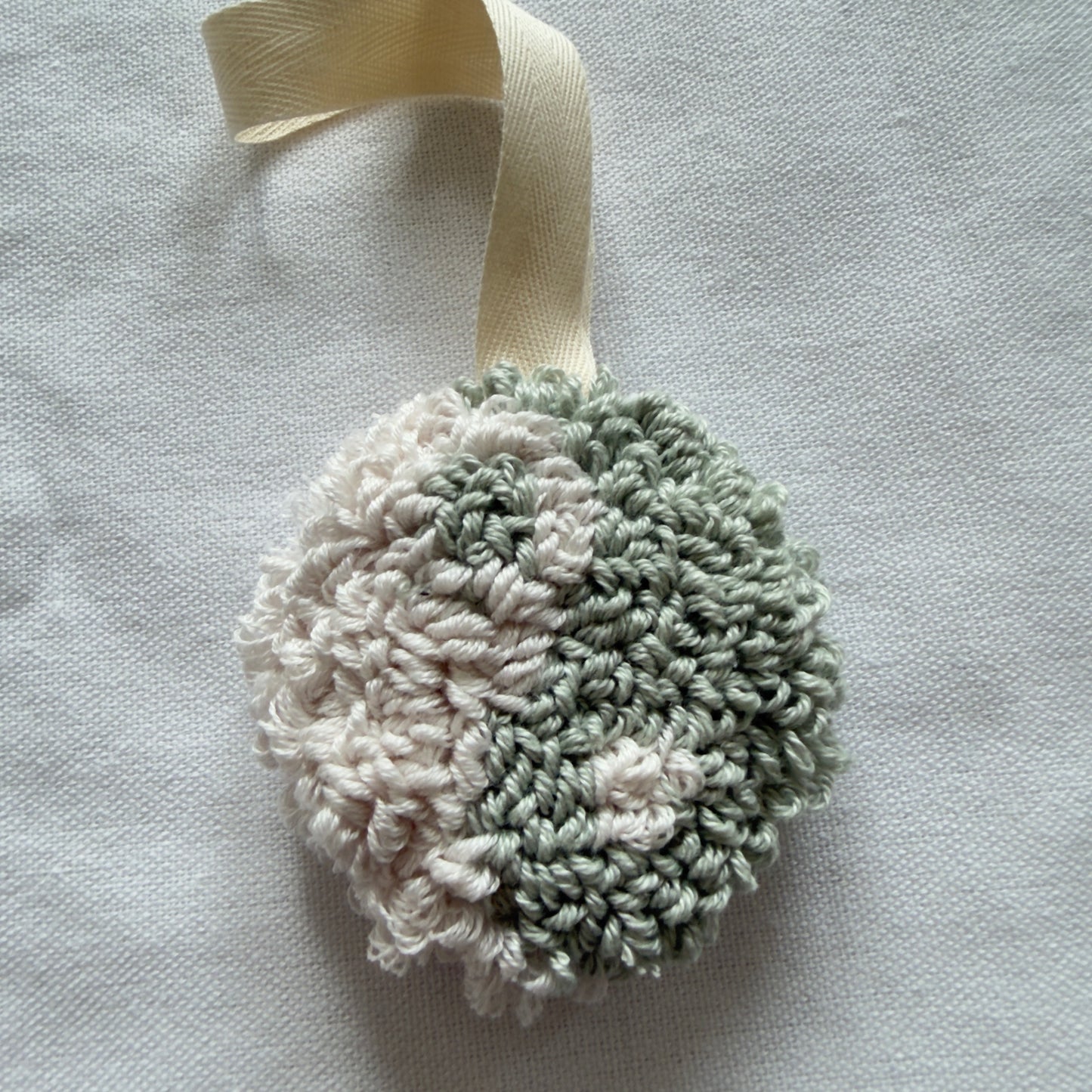 Ying Yang Speenhanger Sample