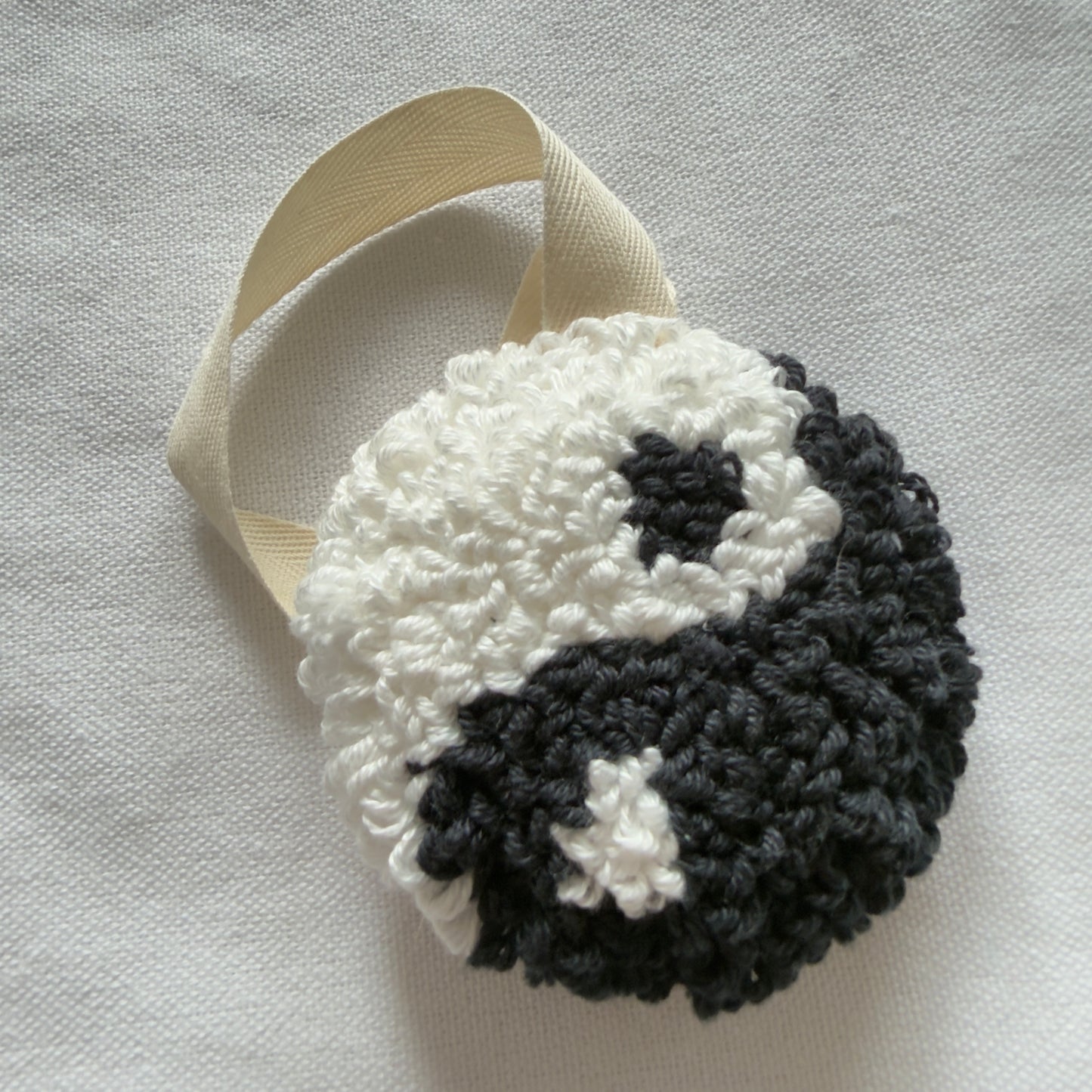 Ying Yang Speenhanger Sample