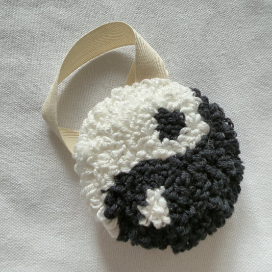 Ying Yang Speenhanger Sample